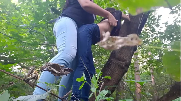 Stort Fucked my girlfriend with a strapon in the forest - Lesbian Illusion Girls varmt rör