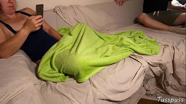Stort Fucked after getting caught watching porn and masturbating in the Livingroom varmt rør