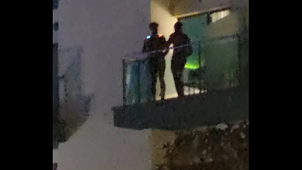 Ống ấm áp Guys caught fucking on the balcony lớn