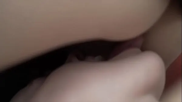 Stort Girlfriend licking hairy pussy varmt rør