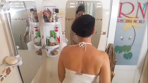 Big An elegant lady looks at her reflection in the mirror. Babe rubs lotion oil on her beautiful legs. Shaving legs, washes her ass and pussy warm Tube