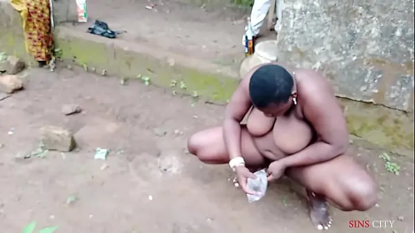 African Gift washed her pussy thoroughly before fucking the kings son outdoor أنبوب دافئ كبير