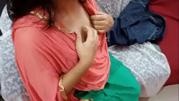 Ống ấm áp Maid caught stealing money from purse then i fuck her in 200 rupees lớn