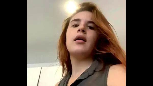 Veľká Young Russian redheaded bitch moves sexually in front of the camera teplá trubica