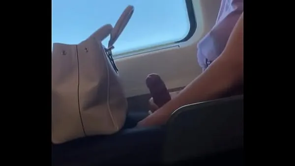 Grande Sofia Rabello se masturbando no ônibus tubo quente