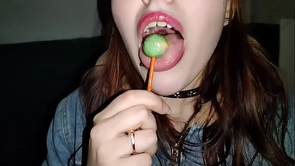 Licked the chupa chups thinking that it was a member of my fucker أنبوب دافئ كبير