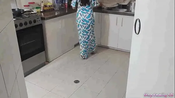 大Horny Stepdaughter Gets Fucked With Her Stepdad In The Kitchen When Her Mom Is Not Home暖管