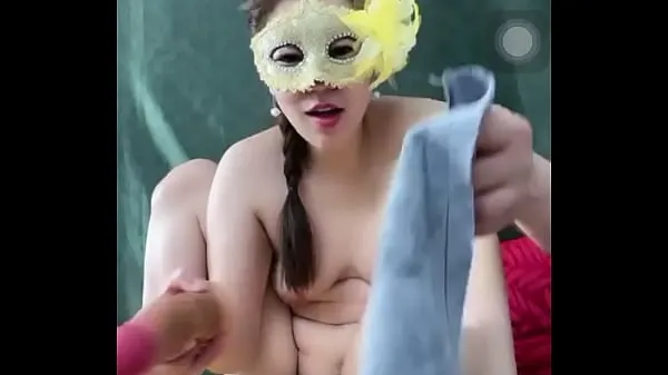 Stort Vietnamese girl squirts varmt rør