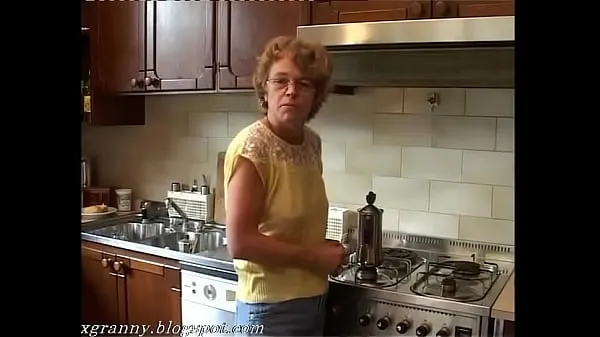 Stort Ugly granny ass fucks varmt rør