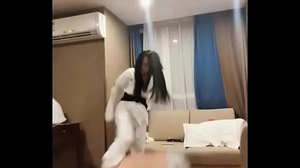 Stort Female college student slave with double s taekwondo varmt rör