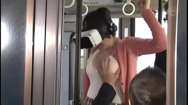 Große Süße Asiatin wird im Bus mit VR-Brille 1 (har-064) geficktwarme Röhre