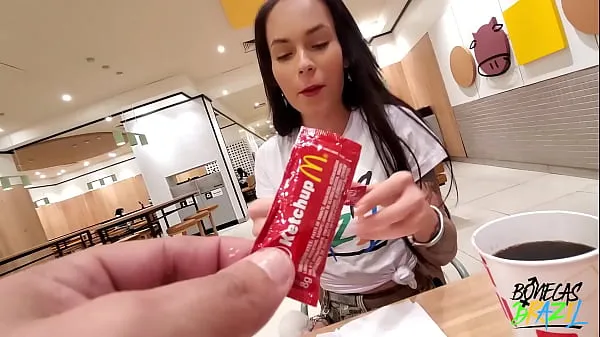 Stort Aleshka Markov gets ready inside McDonalds while eating her lunch and letting Neca out varmt rør