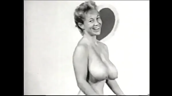 Big Nude model with a gorgeous figure takes part in a porn photo shoot of the 50s warm Tube