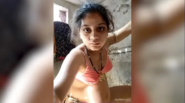 Stort Desi Bhabhi bathing and rubbing boobs varmt rör