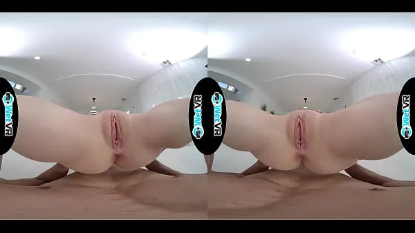 Velika WETVR Skinny Blonde Tries Virtual Reality Sex topla cev