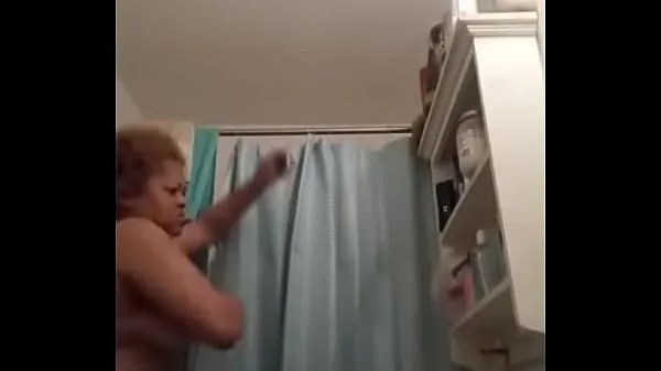 Real grandson records his real grandmother in shower Tabung hangat yang besar