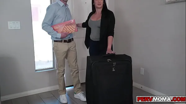 Stort Stepson getting a boner and his stepmom helps him out varmt rør