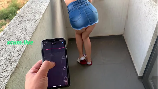 Velká Controlling vibrator by step brother in public places teplá trubice