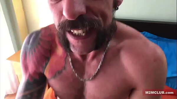Suuri Bisex Macho Man Barebacking a Faggot lämmin putki