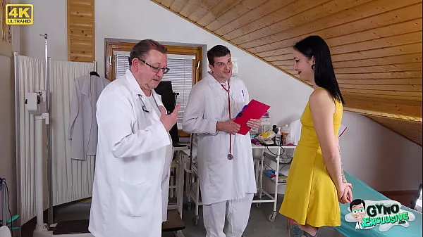 बड़ी Filthy bitch Sharlotte Thorne examined and made to cum by 2 perverted doctors गर्म ट्यूब