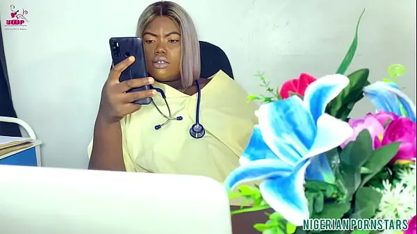 Μεγάλος Lazy Nurse Enjoy Nigerian Big Black Dick θερμός σωλήνας