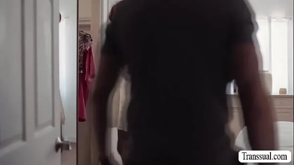 Skinny shemale caught by her stepdad wearing the clothes of her .Instead of getting mad,he licks her ass and barebacks it after Tiub hangat besar