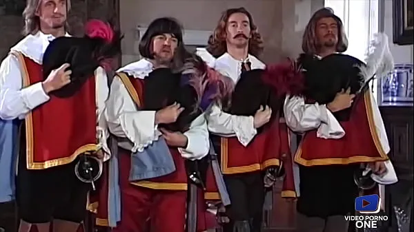 Dru Berrymore, bourgeois well fucked by the three musketeers أنبوب دافئ كبير
