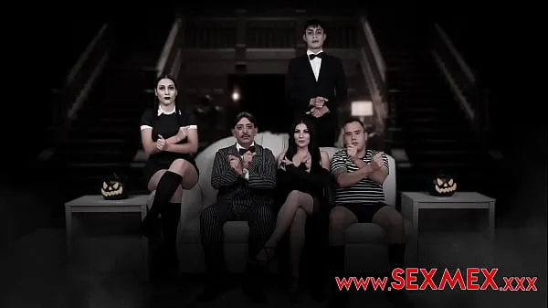 Stort Addams Family as you never seen it varmt rør