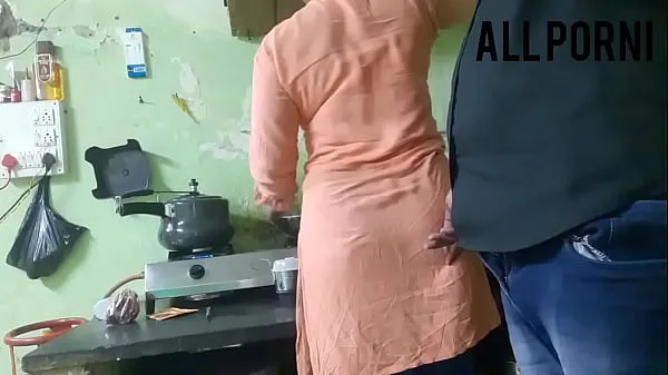 Velika Indian step father-in-law fucks daughter-in-law while cooking topla cev