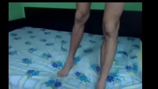 Young Hungarian boy shows off feet and ass and cums for the cam أنبوب دافئ كبير