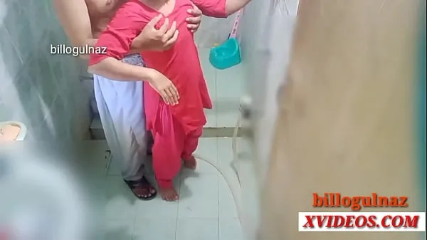 Indian bathroom sex with girlfriend Tiub hangat besar