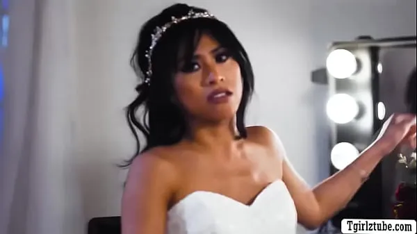Stort Asian bride fucked by shemale bestfriend varmt rör