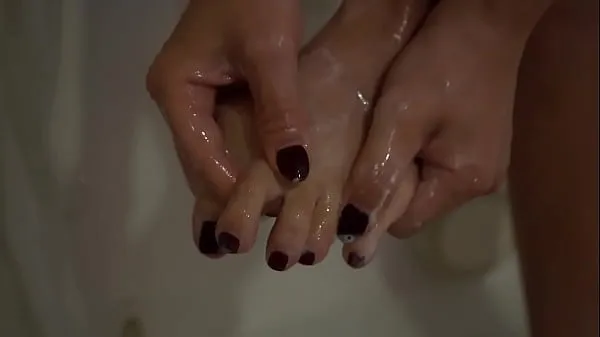 大Sexy feet, soap, and water暖管