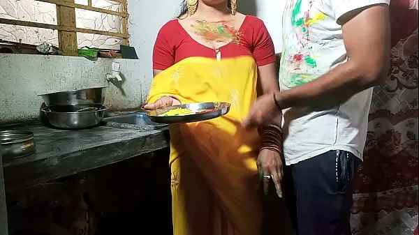 XXX Bhabhi Fuck in clean Hindi voice by painting sexy bhabhi on holi Tabung hangat yang besar