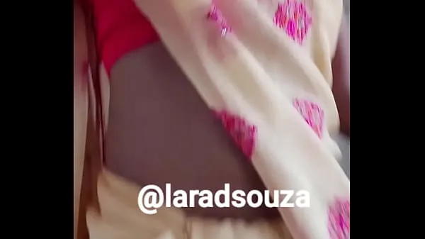 Gros Lara D'Souza tube chaud
