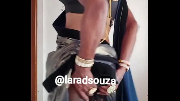Stort Indian crossdresser slut Lara D'Souza sexy video in lycra saree part 2 varmt rør