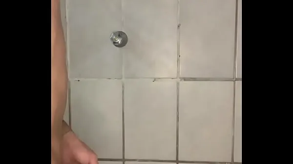 Duża Gifted tattooed hitting the shower ciepła tuba