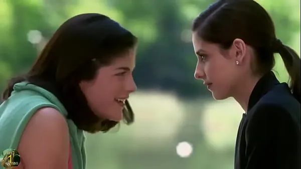 lesbian kiss in movies and tv shows أنبوب دافئ كبير