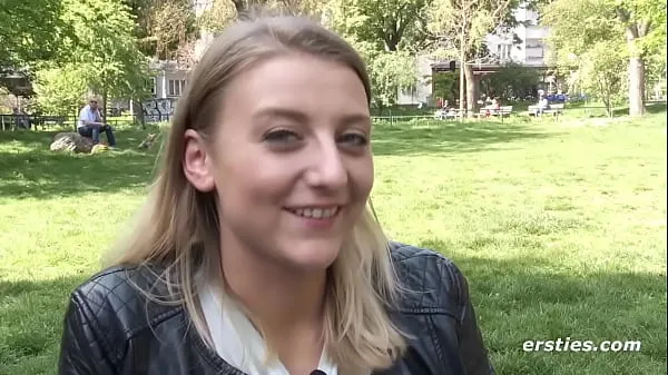 큰 Hot 19-year-old girl from Munich allows herself to be filmed masturbating 따뜻한 튜브