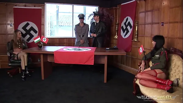 Two Nazi girls having fun with hard cocks together Tabung hangat yang besar