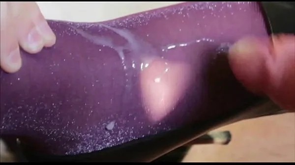 Suuri Nylon cumshot on lurex purple pantyhose feet lämmin putki