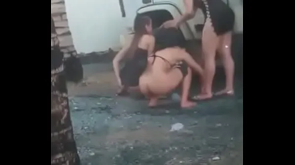 Nagy Hot ass of women pissing on the street meleg cső