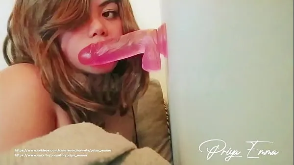 Μεγάλος Best Ever Indian Arab Girl Priya Emma Sucking on a Dildo Closeup θερμός σωλήνας