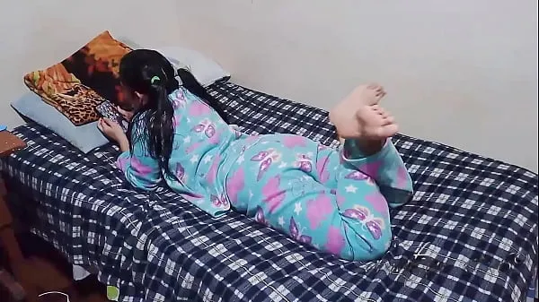 Veľká My pretty neighbor in pajamas lets me see her underwear and fuck her before they discover us, we're home alone and I took the opportunity to fuck her teplá trubica
