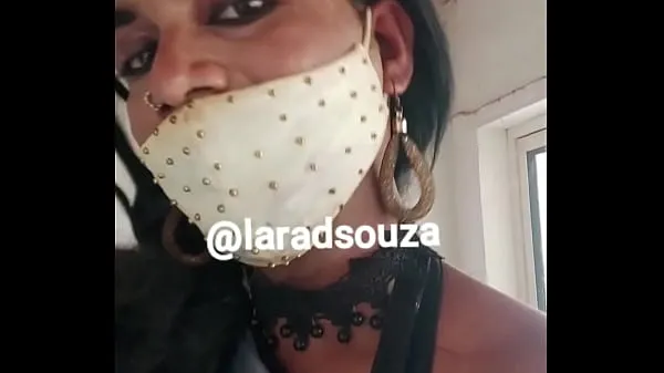 Stort Lara D'Souza varmt rør