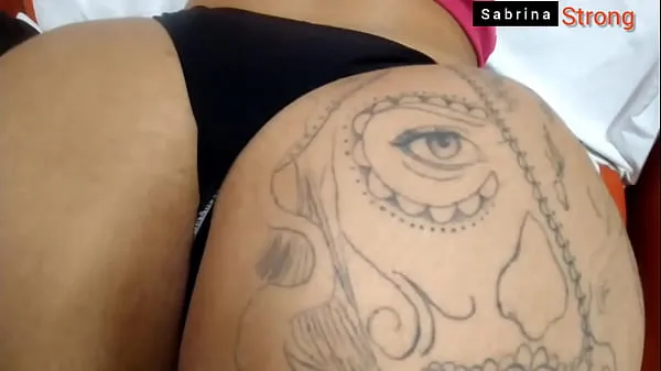 Sabrina strong from the giant butt of the strong couple shows why she is called Strong taking rolls with her panties on the side that is hotter / German tattoo artist Tabung hangat yang besar