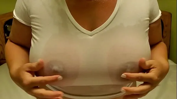 Ống ấm áp Wet t-shirt boob play lớn