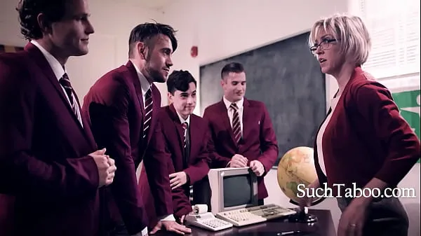 Velká Group Of Boys Destroy Their Teacher - Dee Williams teplá trubice