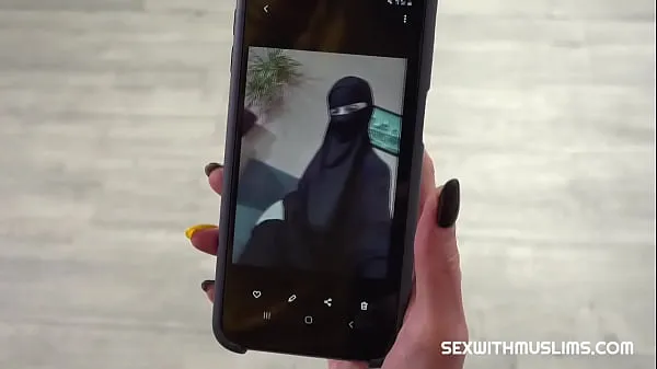 Μεγάλος Woman in niqab makes sexy photos θερμός σωλήνας