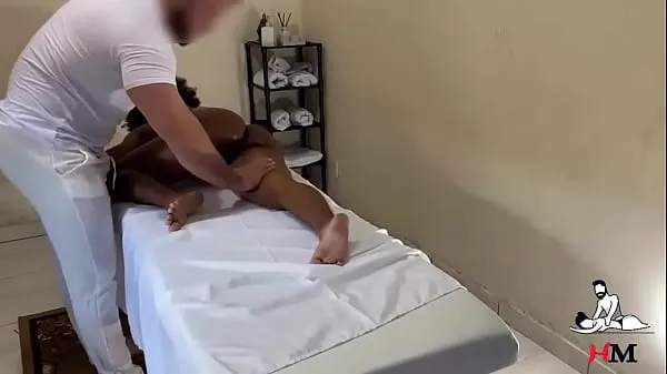 Grote Big ass black woman without masturbating during massage warme buis